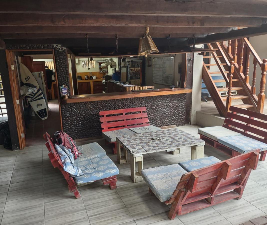 מונטניטה Hostal Moai מראה חיצוני תמונה