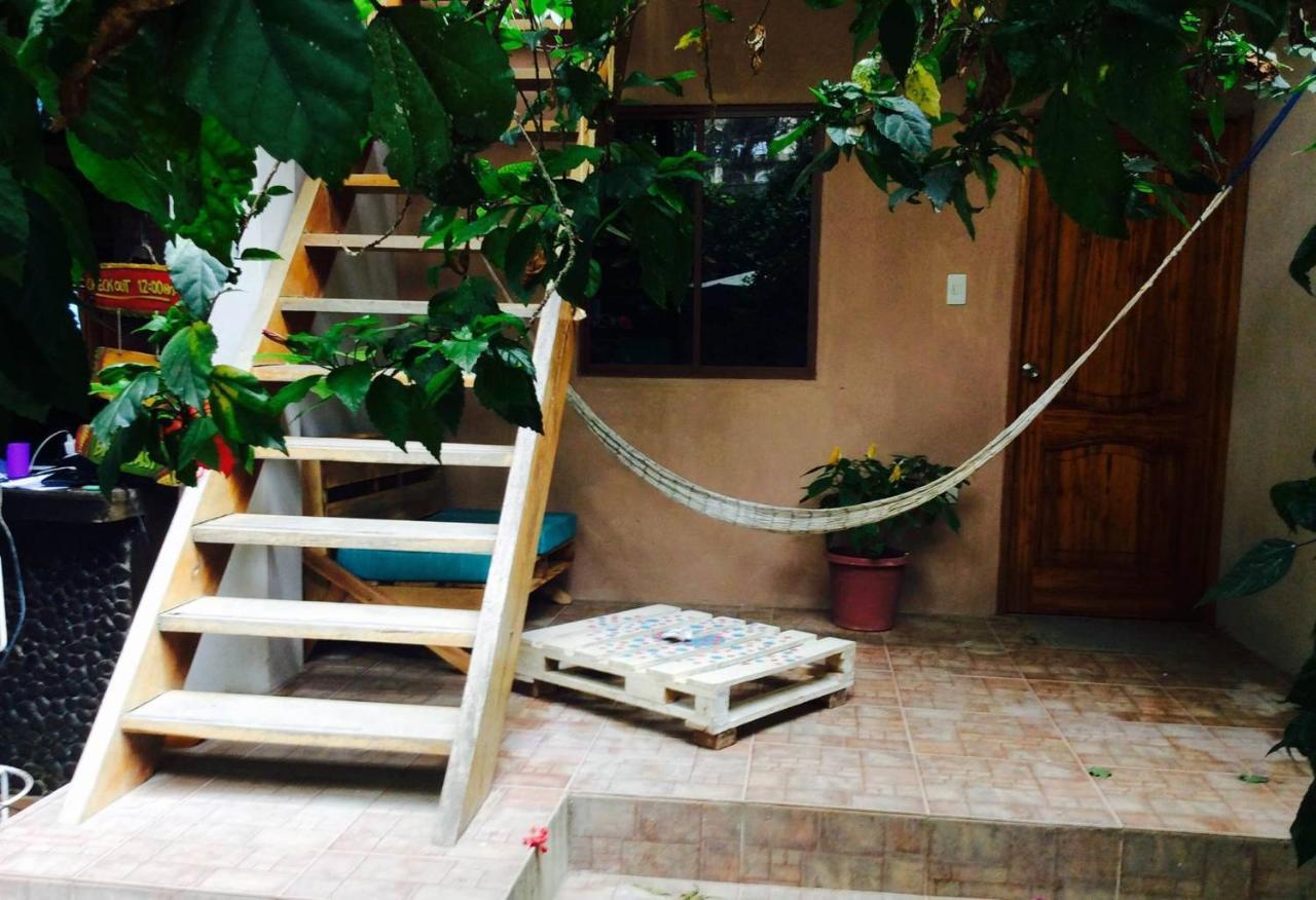 מונטניטה Hostal Moai מראה חיצוני תמונה
